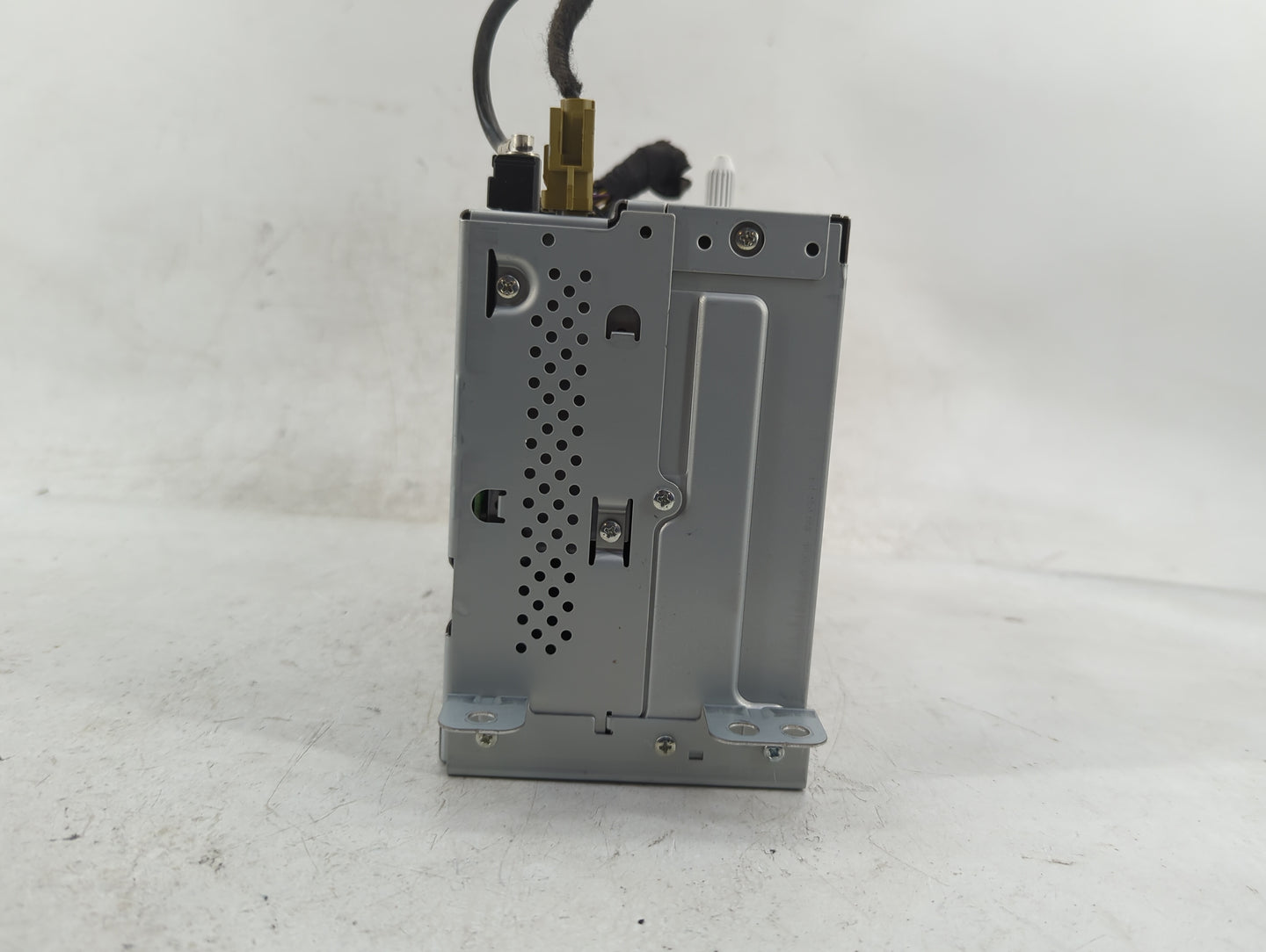 2013 Chevrolet Malibu Radio AM FM Cd Player Receiver Replacement P/N:22923802 Fits OEM Used Auto Parts - Oemusedautoparts1.c