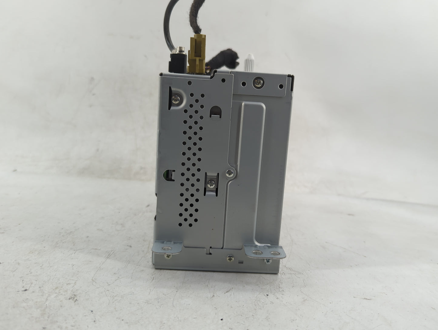 2013 Chevrolet Malibu Radio AM FM Cd Player Receiver Replacement P/N:22923802 Fits OEM Used Auto Parts - Oemusedautoparts1.c