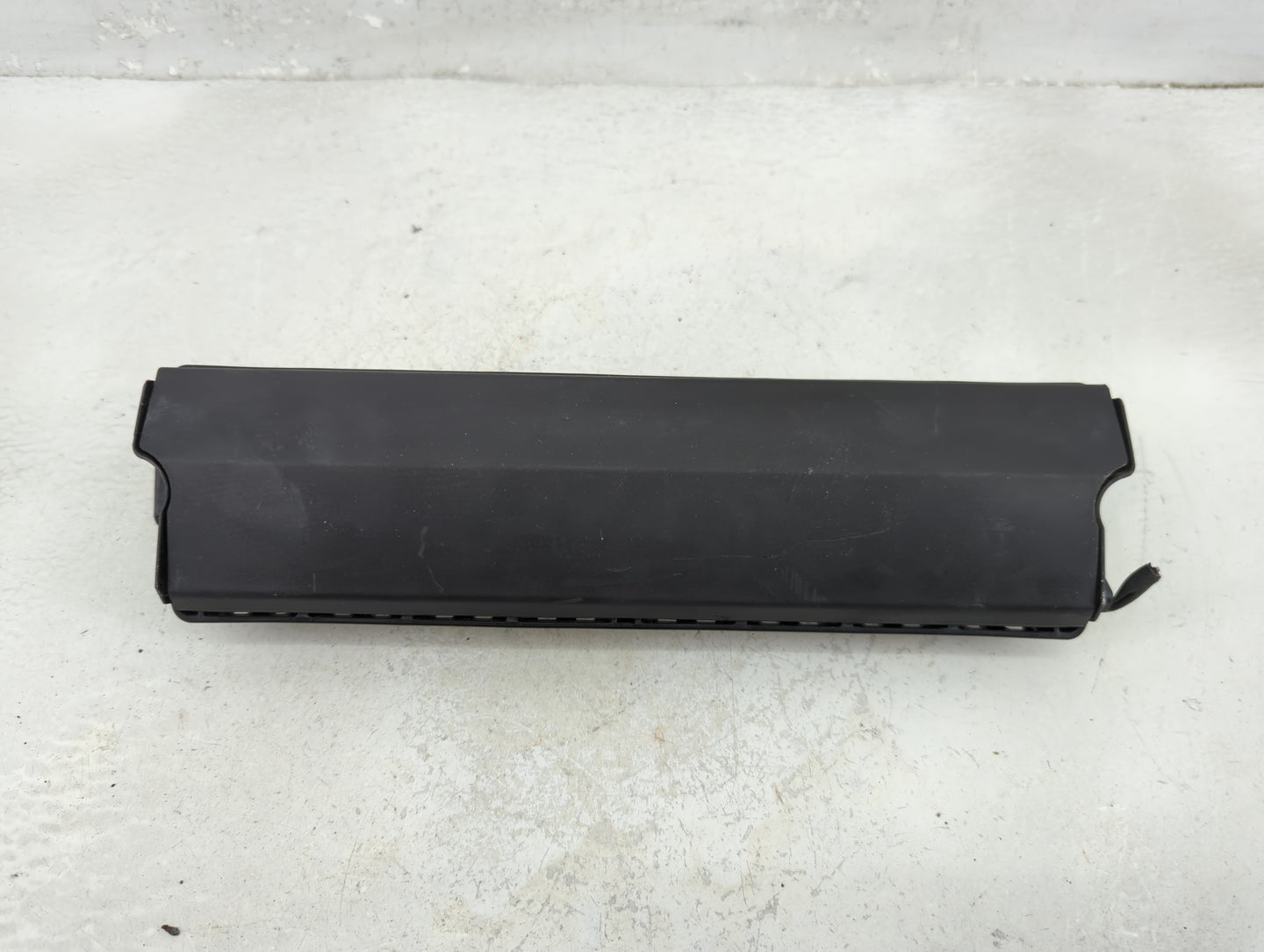 2013-2016 Chevrolet Malibu Air Bag Passenger Right Knee OEM P/N:22966685 Fits Fits 2013 2014 2015 2016 2017 OEM Used Auto Pa