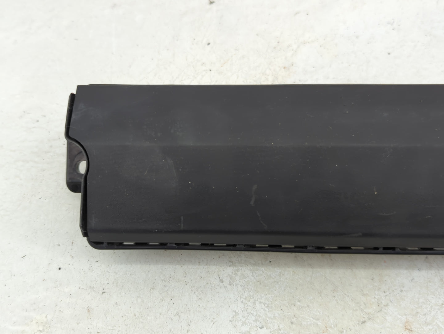 2013-2016 Chevrolet Malibu Air Bag Passenger Right Knee OEM P/N:22966685 Fits Fits 2013 2014 2015 2016 2017 OEM Used Auto Pa