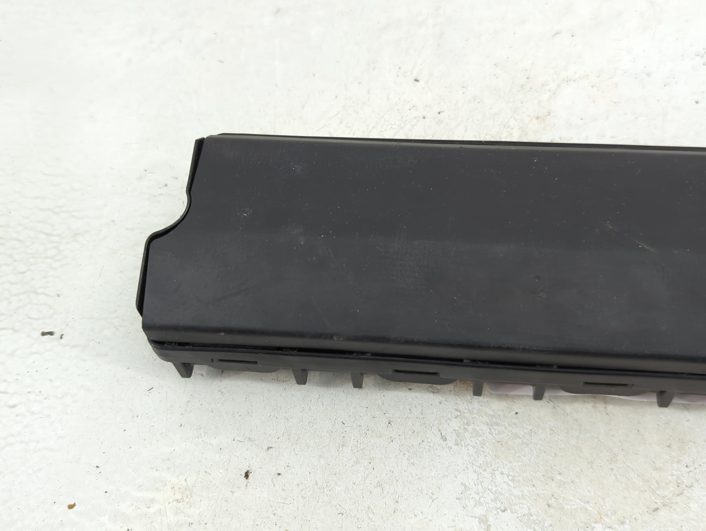 2013-2016 Chevrolet Malibu Air Bag Driver Left Knee OEM P/N:22925458 Fits Fits 2013 2014 2015 2016 2017 OEM Used Auto Parts 