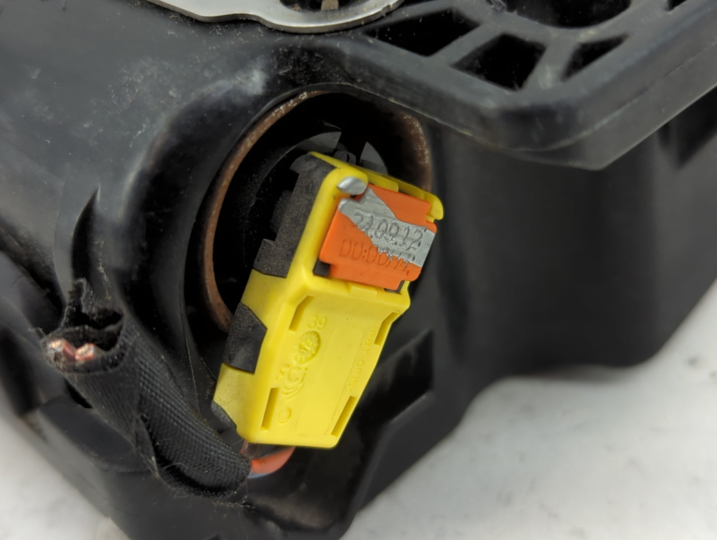 2013-2016 Chevrolet Malibu Air Bag Driver Left Knee OEM P/N:22925458 Fits Fits 2013 2014 2015 2016 2017 OEM Used Auto Parts 