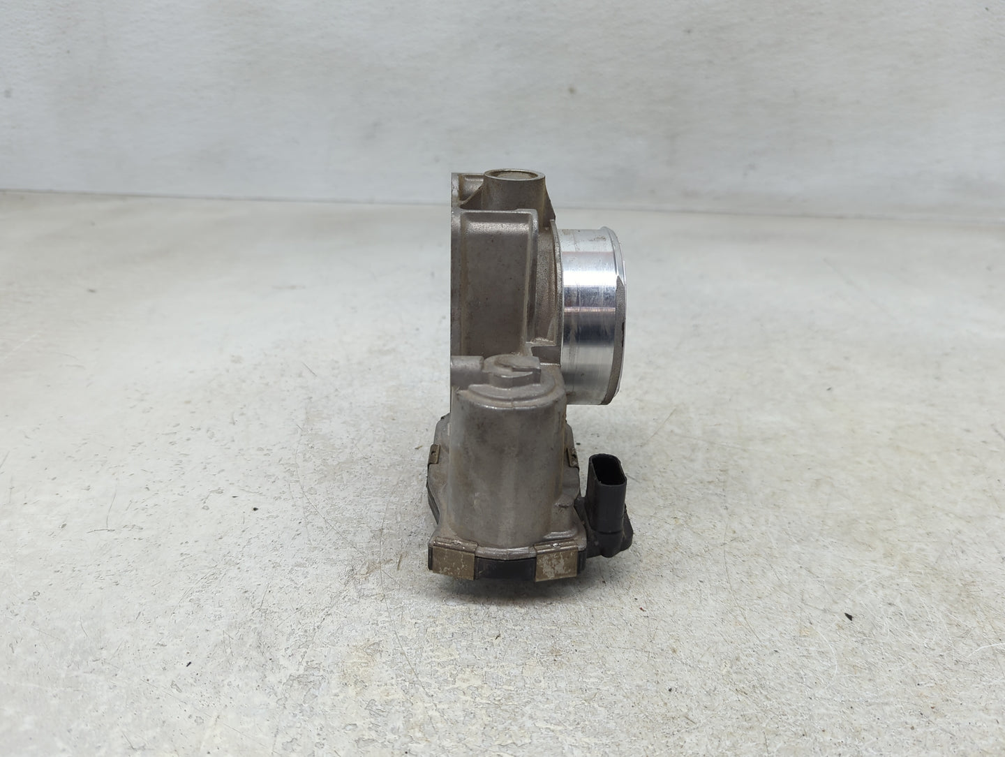 2013-2015 Chevrolet Malibu Throttle Body P/N:12627217DA Fits Fits 2013 2014 2015 2017 2018 2019 2020 OEM Used Auto Parts - O