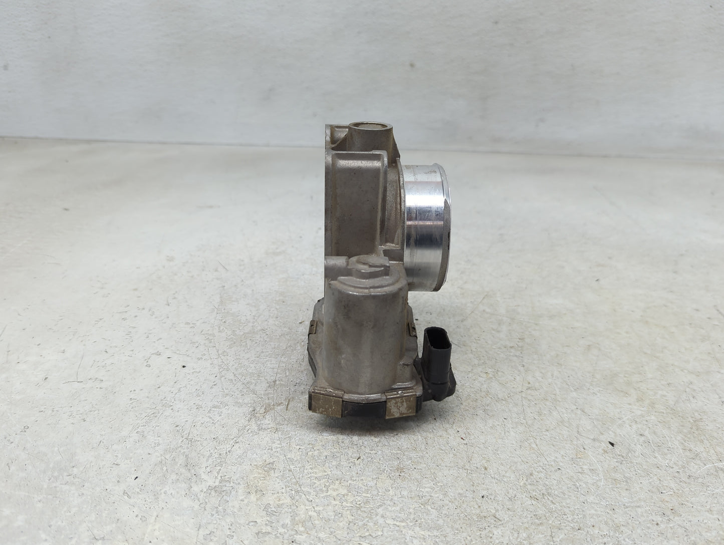 2013-2015 Chevrolet Malibu Throttle Body P/N:12627217DA Fits Fits 2013 2014 2015 2017 2018 2019 2020 OEM Used Auto Parts - O
