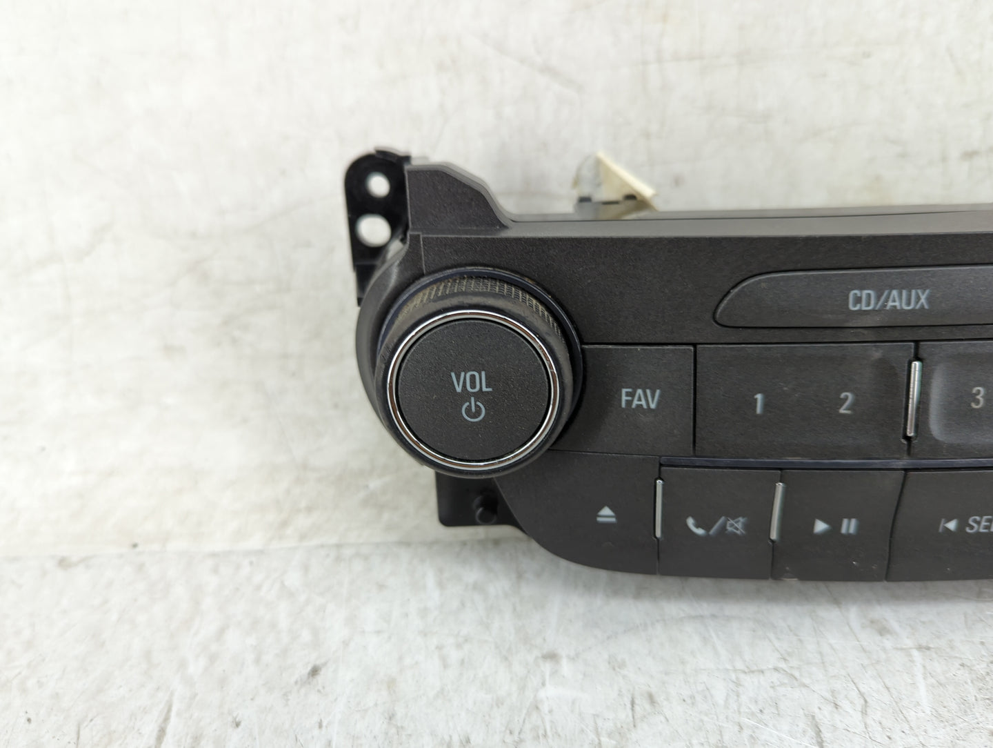2013 Chevrolet Malibu Radio AM FM Cd Player Receiver Replacement P/N:22880998 Fits OEM Used Auto Parts - Oemusedautoparts1.c