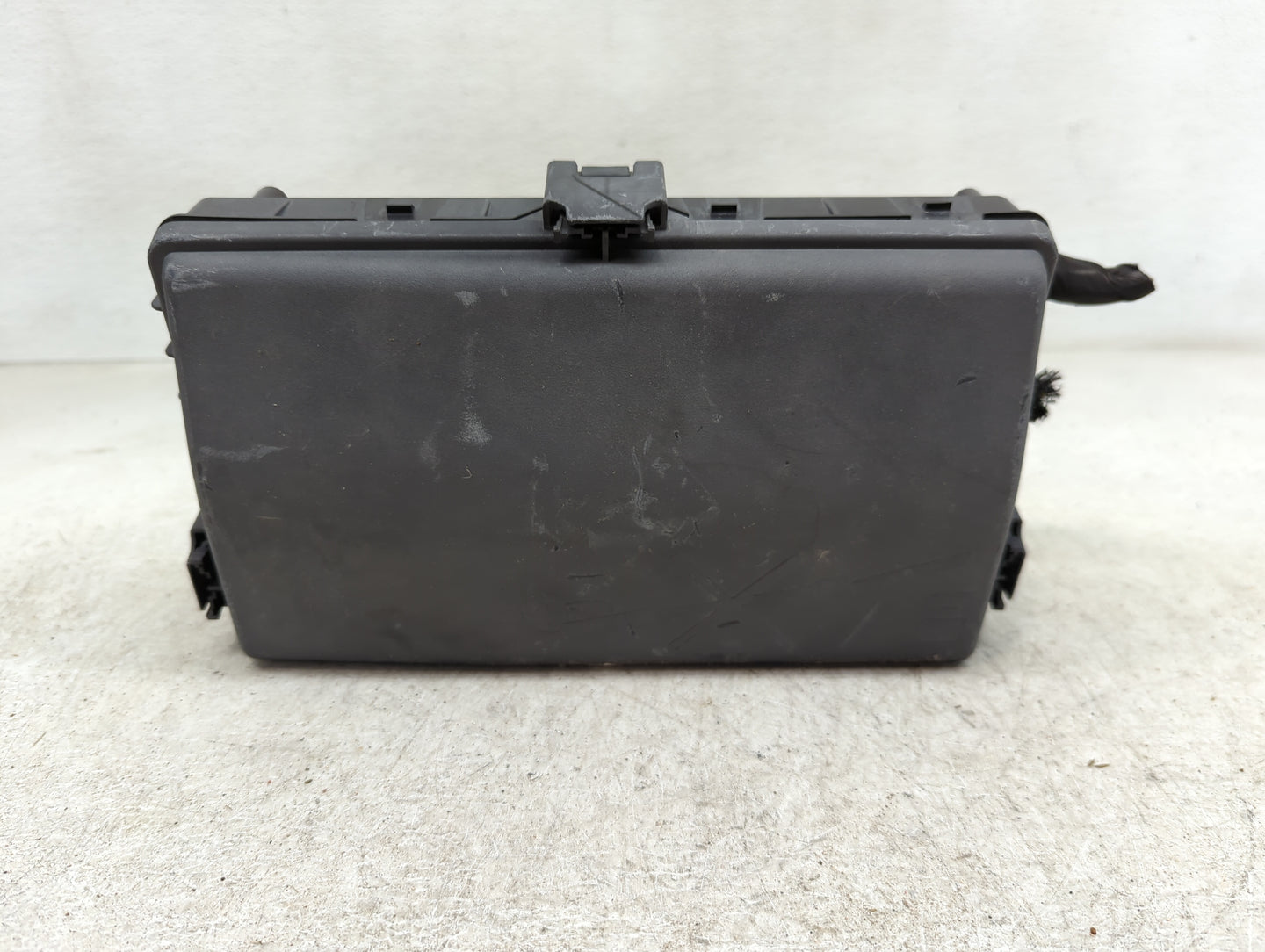 2013 Chevrolet Malibu Fusebox Fuse Box Panel Relay Module P/N:22892003 13272072, 13272071 Fits OEM Used Auto Parts - Oemused