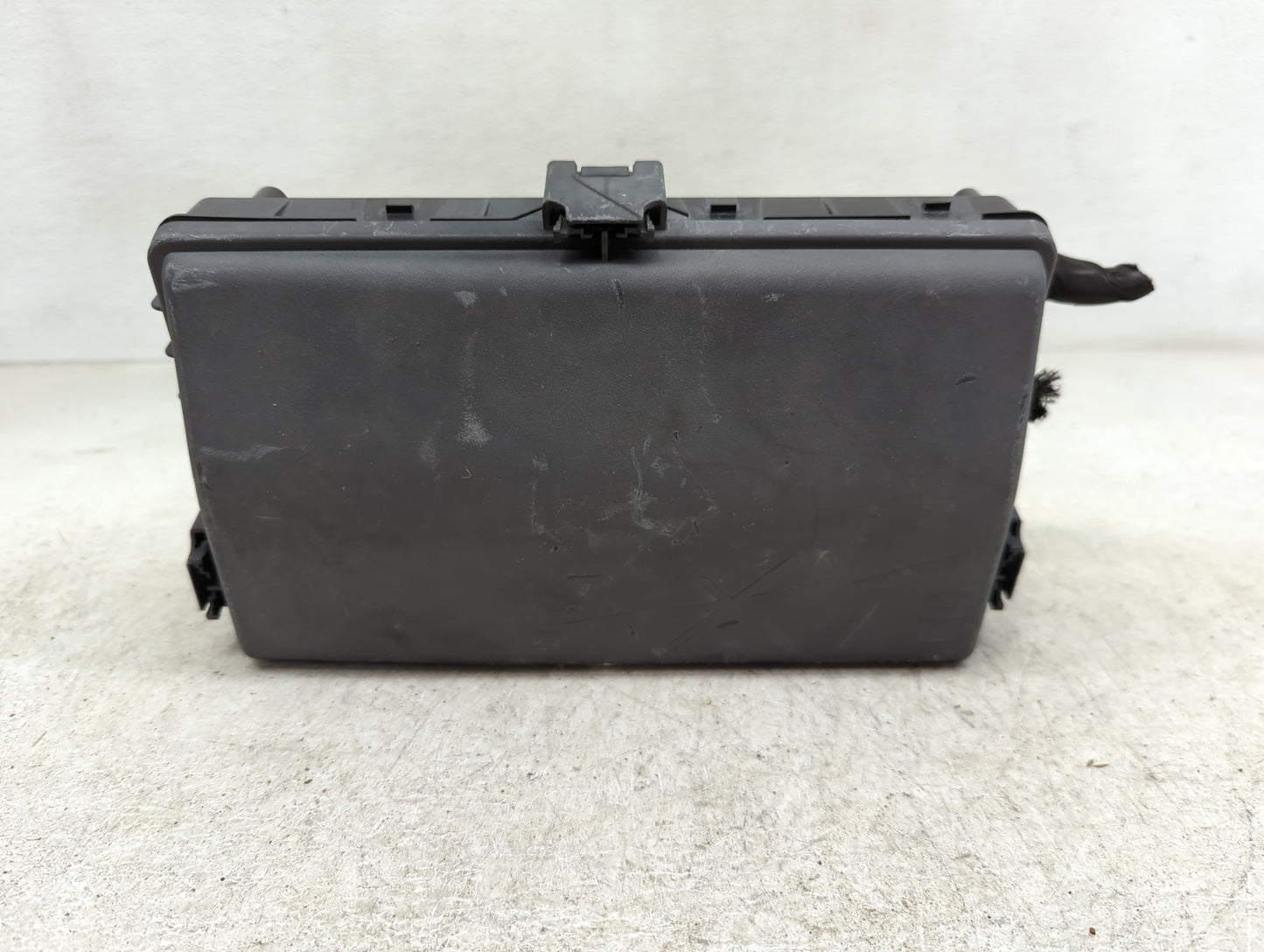 2013 Chevrolet Malibu Fusebox Fuse Box Panel Relay Module P/N:22892003 13272072, 13272071 Fits OEM Used Auto Parts - Oemused