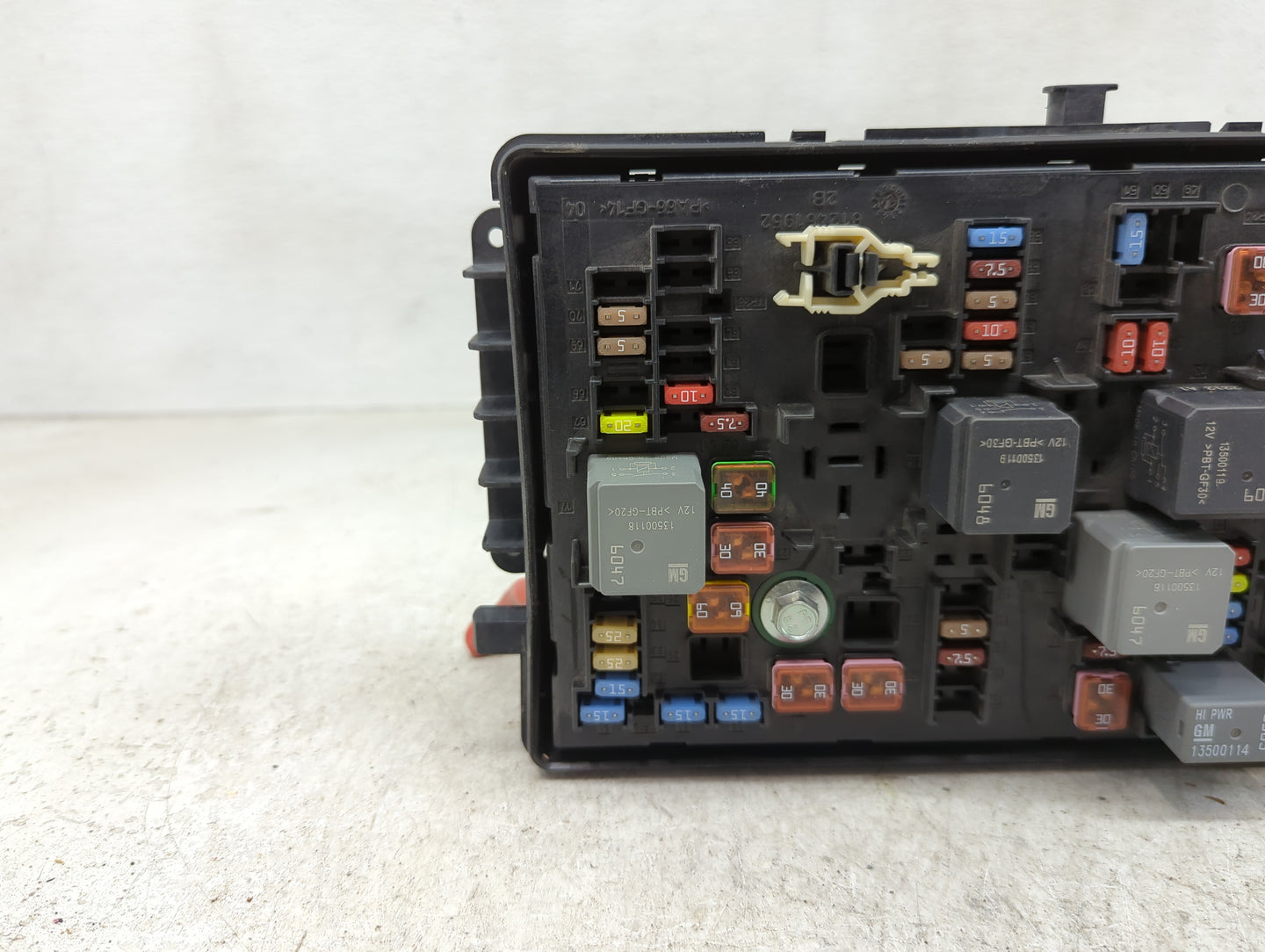 2013 Chevrolet Malibu Fusebox Fuse Box Panel Relay Module P/N:22892003 13272072, 13272071 Fits OEM Used Auto Parts - Oemused