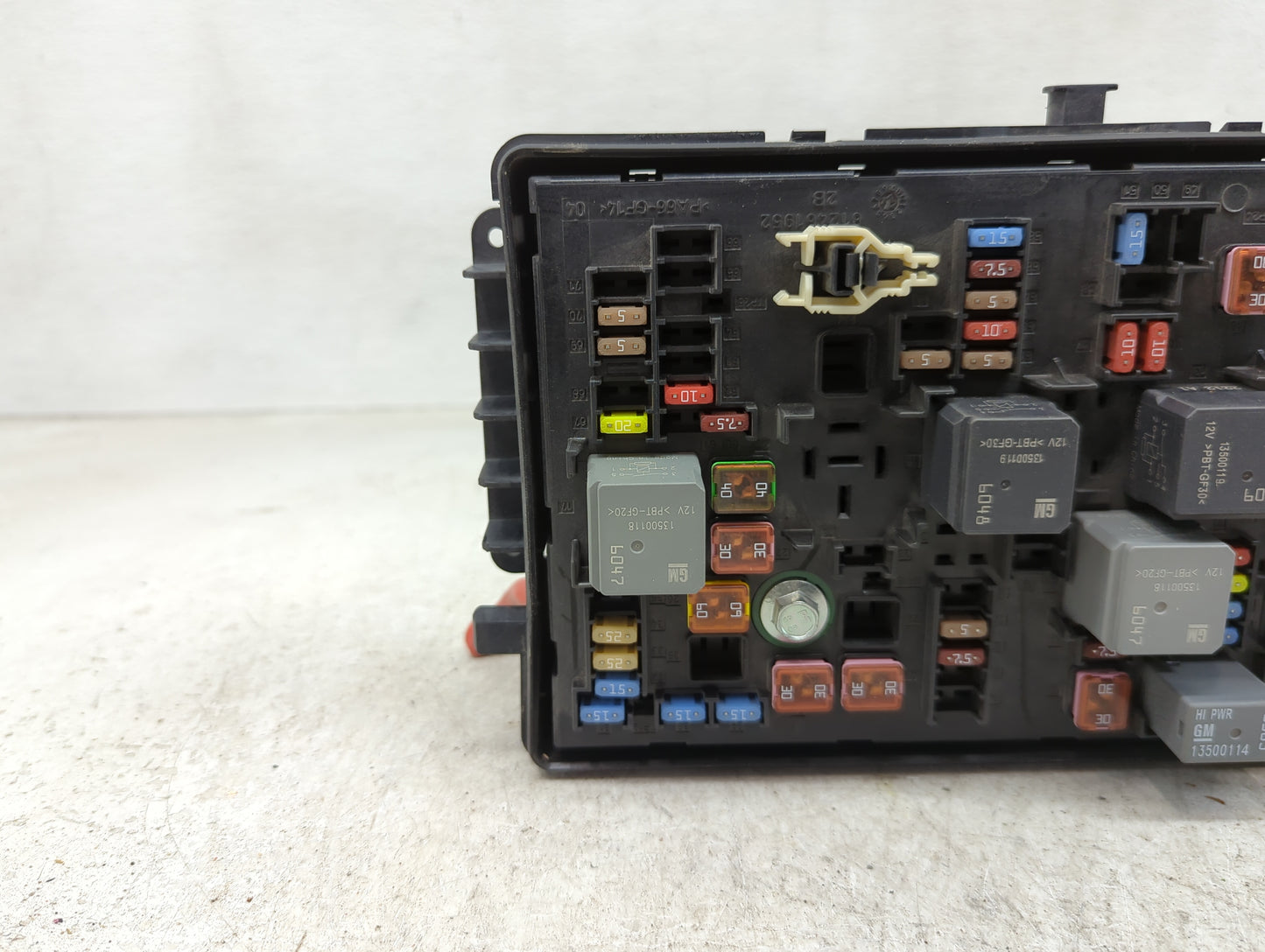2013 Chevrolet Malibu Fusebox Fuse Box Panel Relay Module P/N:22892003 13272072, 13272071 Fits OEM Used Auto Parts - Oemused
