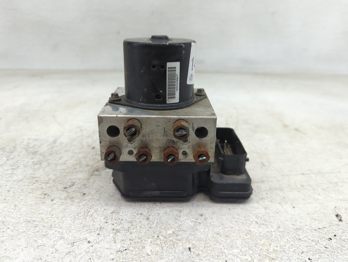 2013-2016 Chevrolet Malibu ABS Pump Control Module Replacement P/N:22827930 Fits Fits 2012 2013 2014 2015 2016 OEM Used Auto
