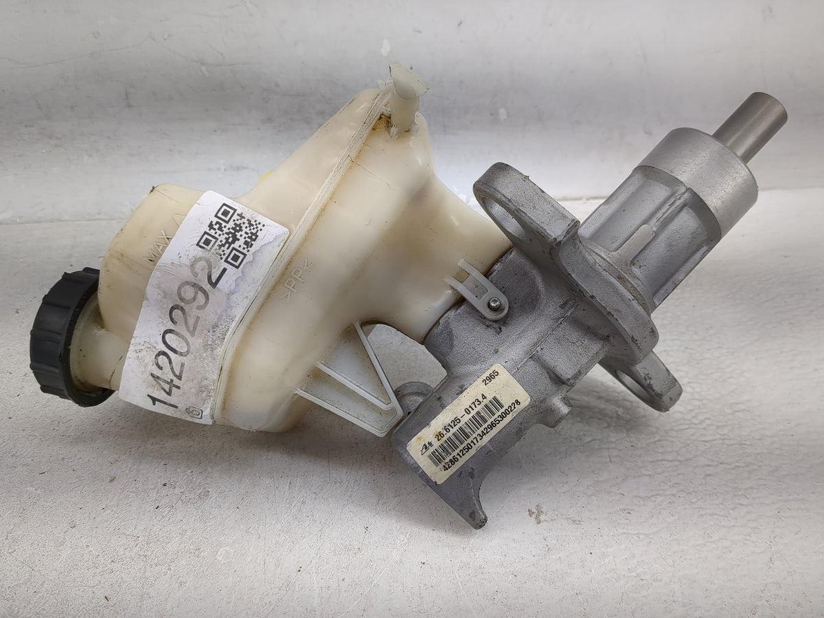 2013-2016 Chevrolet Malibu Brake Master Cylinder 1420292 - Oemusedautoparts1.com