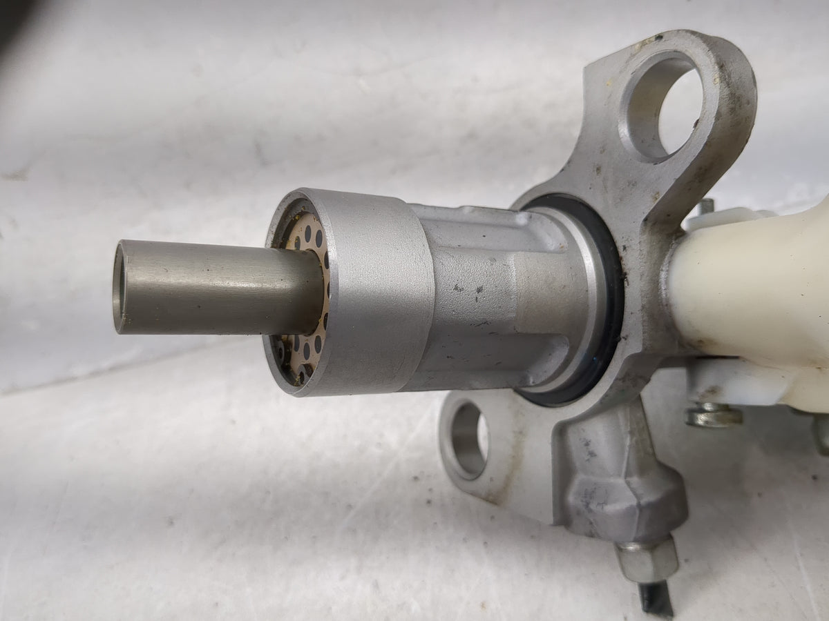 2013-2016 Chevrolet Malibu Brake Master Cylinder 1420292 - Oemusedautoparts1.com