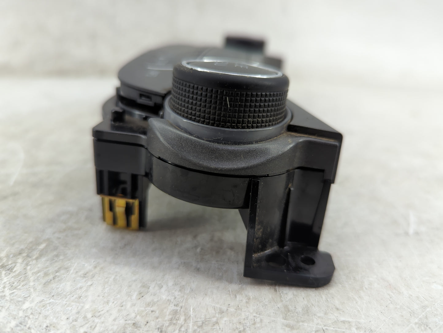 2013-2013 Chevrolet Malibu Radio Control Panel - Oemusedautoparts1.com