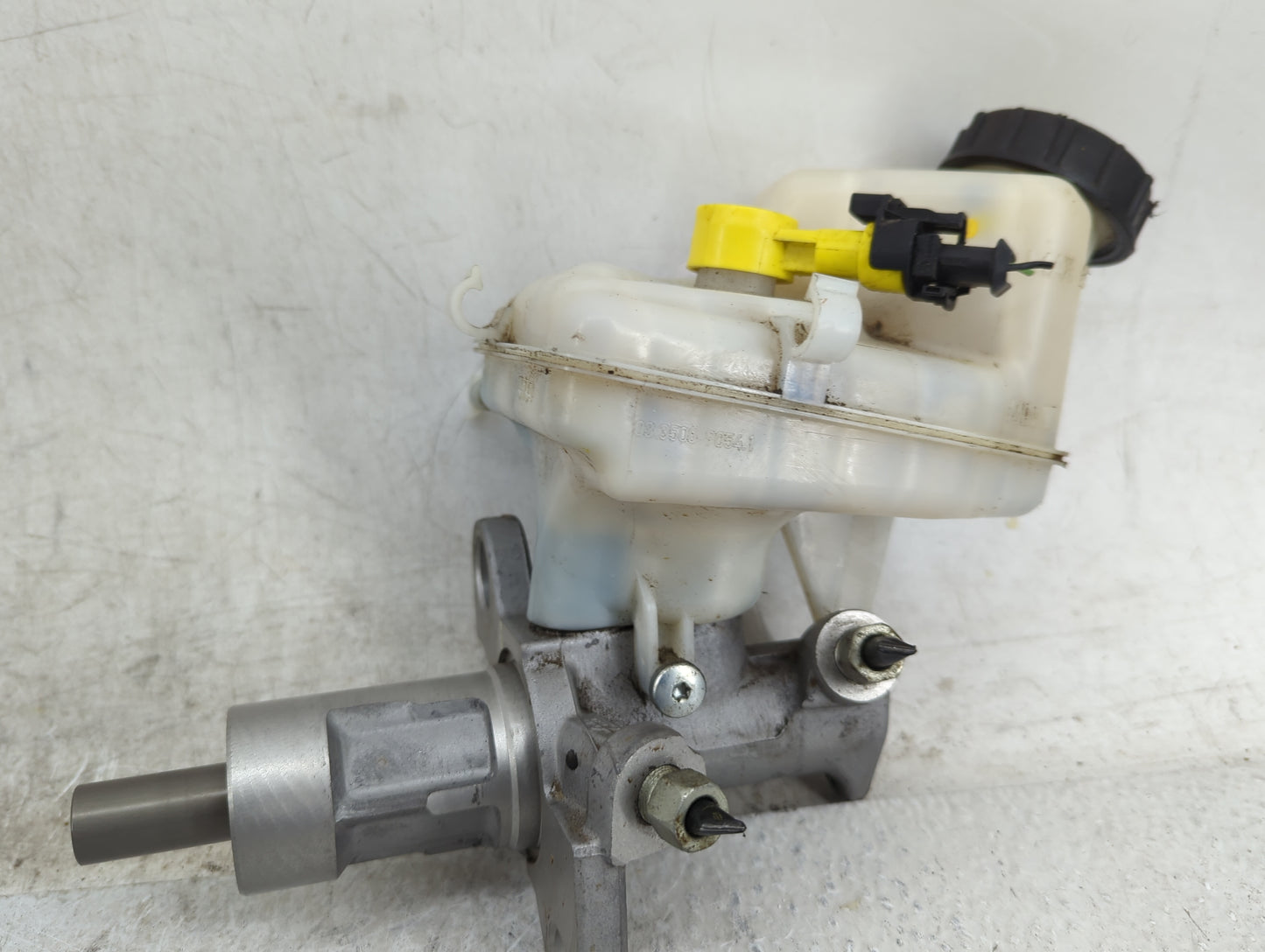2013-2016 Chevrolet Malibu Brake Master Cylinder 1451060 - Oemusedautoparts1.com