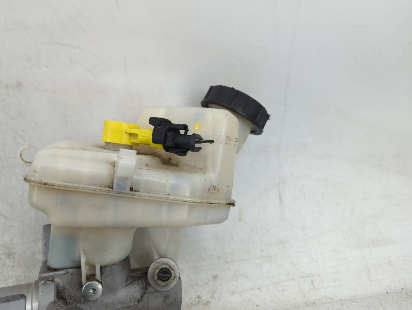 2013-2016 Chevrolet Malibu Brake Master Cylinder 1451060 - Oemusedautoparts1.com