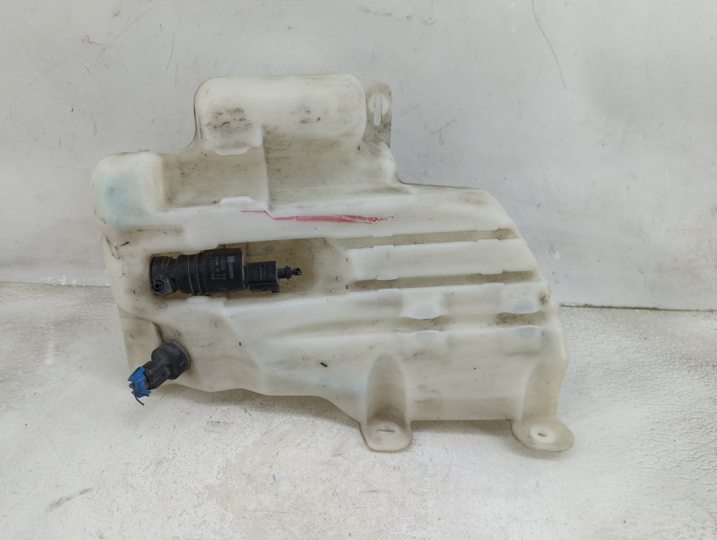 2013-2016 Chevrolet Malibu Windshield Washer Fluid Reservoir Bottle Oem 1459600 - Oemusedautoparts1.com