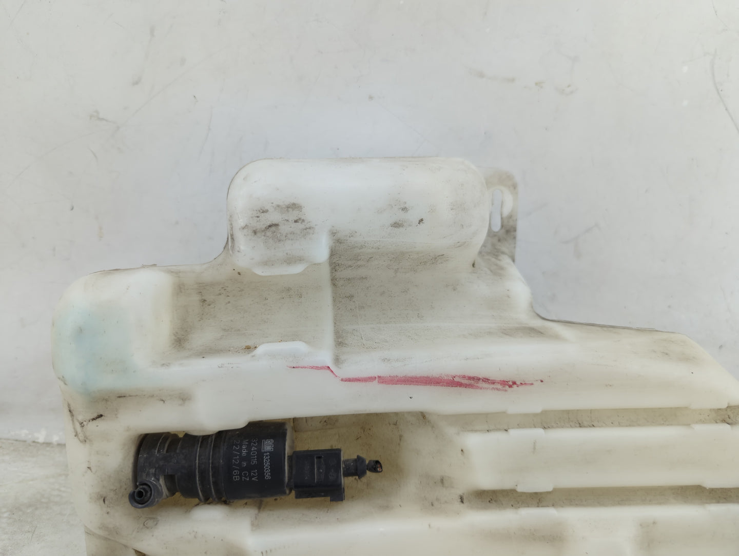 2013-2016 Chevrolet Malibu Windshield Washer Fluid Reservoir Bottle Oem 1459600 - Oemusedautoparts1.com