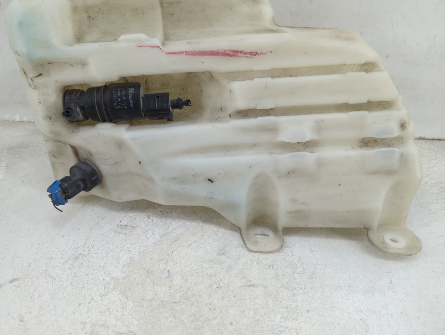 2013-2016 Chevrolet Malibu Windshield Washer Fluid Reservoir Bottle Oem 1459600 - Oemusedautoparts1.com