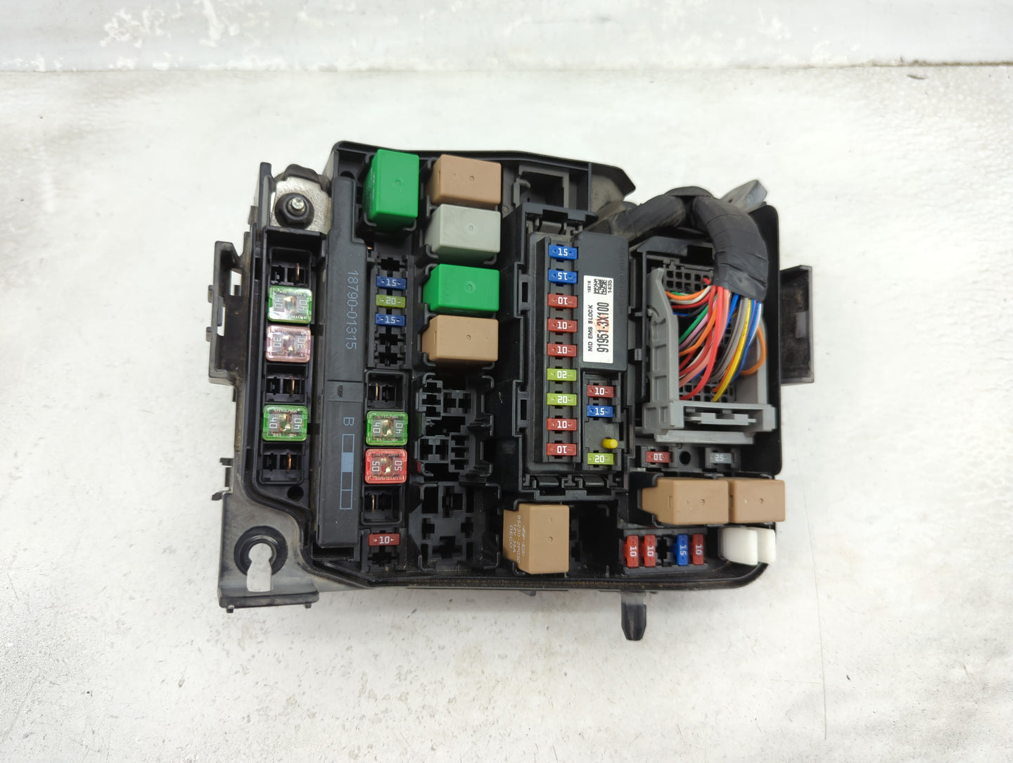 2013 Chevrolet Malibu Fusebox Fuse Box Panel Relay Module P/N:91951-3X710 Fits OEM Used Auto Parts - Oemusedautoparts1.com
