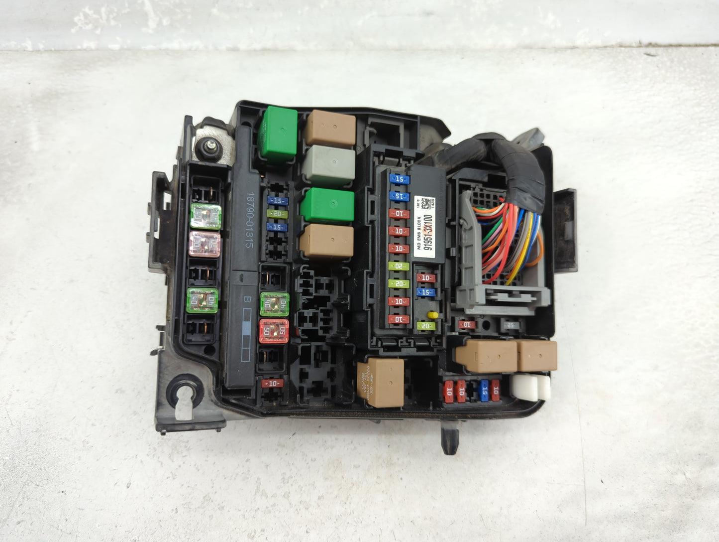 2013 Chevrolet Malibu Fusebox Fuse Box Panel Relay Module P/N:91951-3X710 Fits OEM Used Auto Parts - Oemusedautoparts1.com