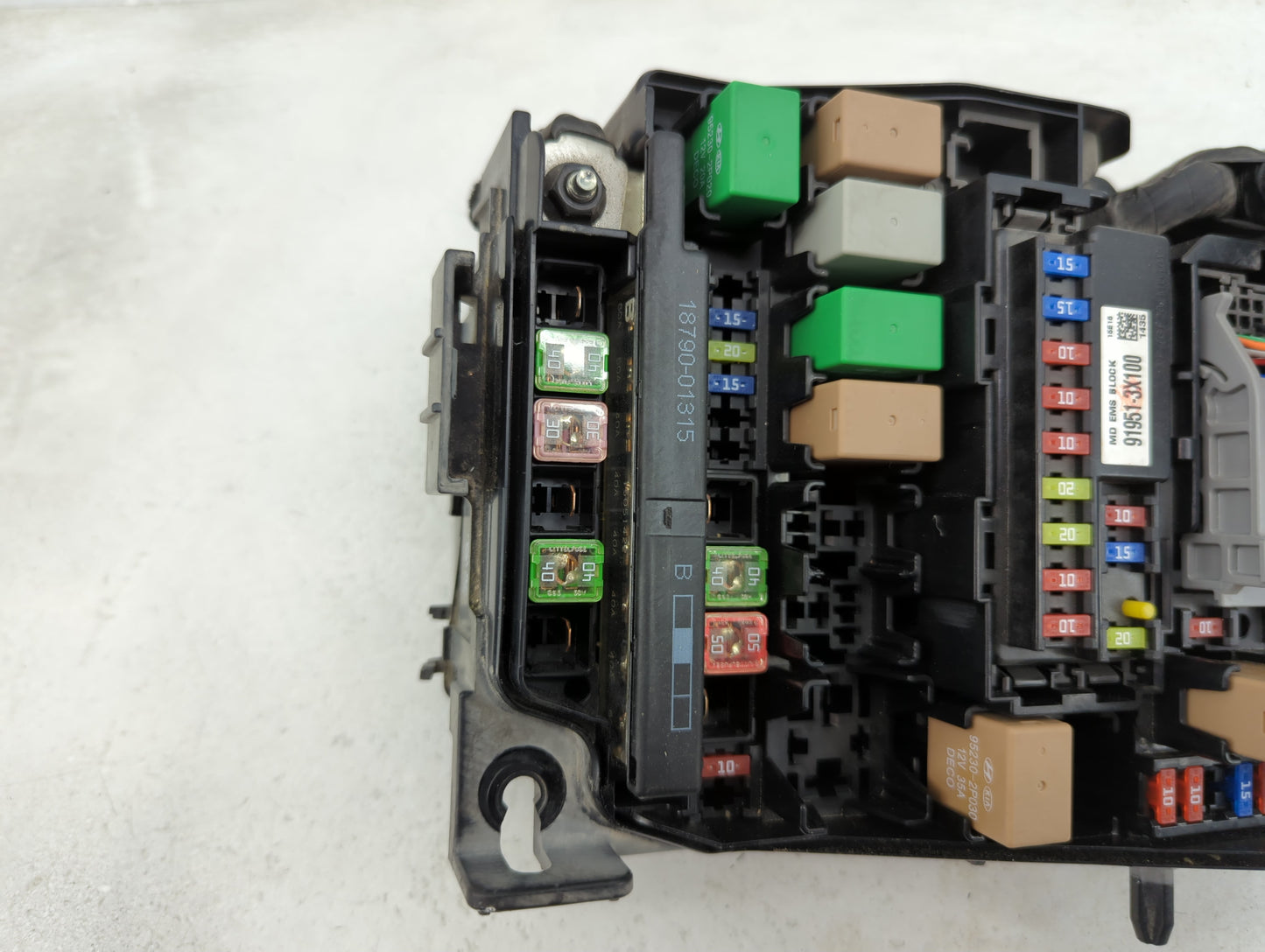 2013 Chevrolet Malibu Fusebox Fuse Box Panel Relay Module P/N:91951-3X710 Fits OEM Used Auto Parts - Oemusedautoparts1.com