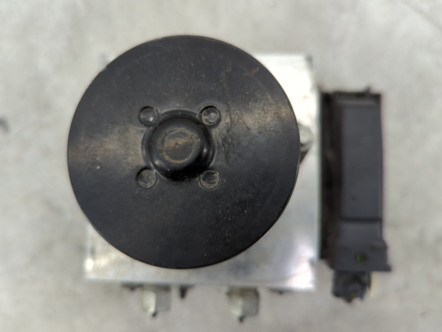 2013-2016 Chevrolet Malibu ABS Pump Control Module Replacement P/N:22863598 Fits Fits 2012 2013 2014 2015 2016 OEM Used Auto