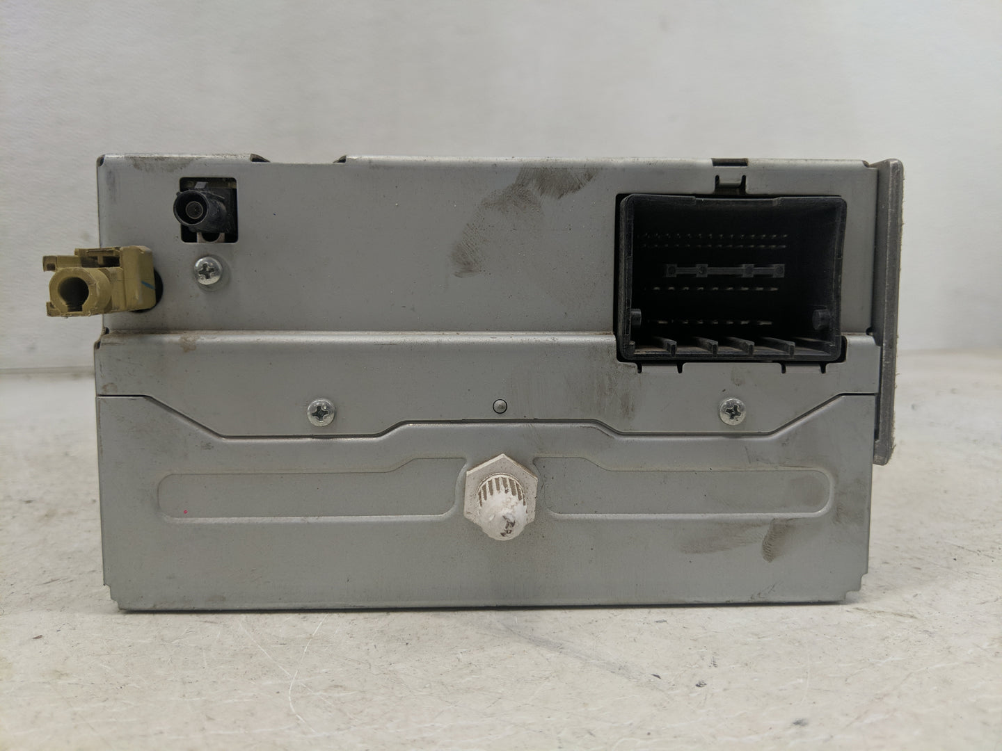 2013 Chevrolet Malibu Radio AM FM Cd Player Receiver Replacement P/N:22923802 Fits OEM Used Auto Parts - Oemusedautoparts1.c