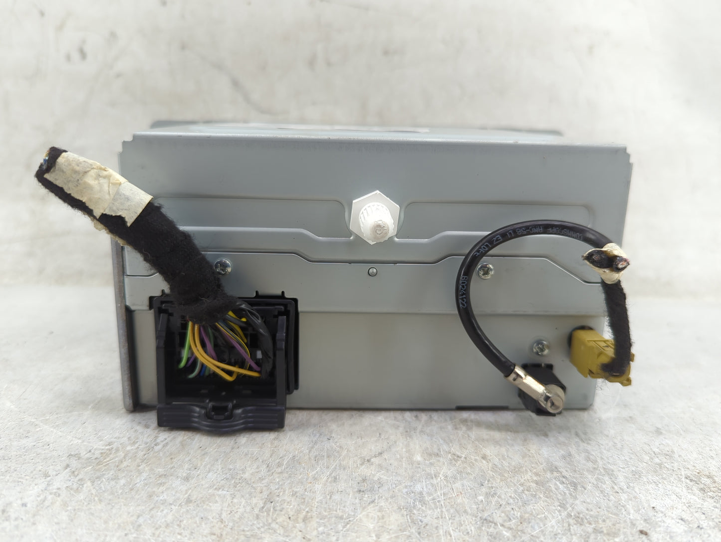 2013 Chevrolet Malibu Radio AM FM Cd Player Receiver Replacement P/N:22923802 CQ-FG42E4GDA Fits OEM Used Auto Parts - Oemuse