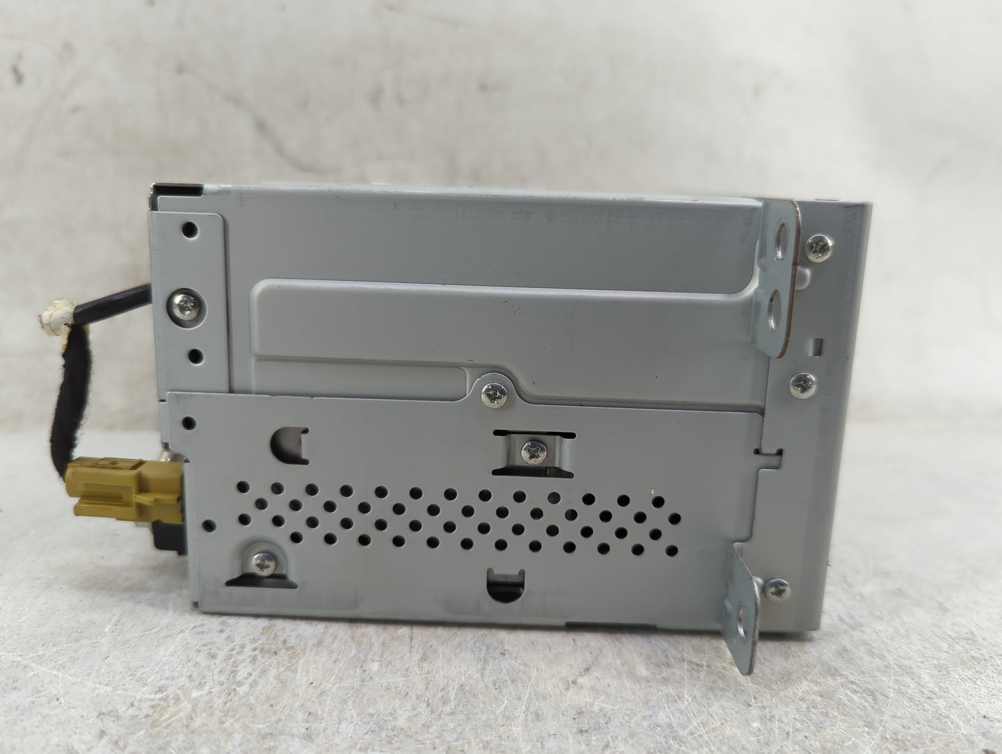 2013 Chevrolet Malibu Radio AM FM Cd Player Receiver Replacement P/N:22923802 CQ-FG42E4GDA Fits OEM Used Auto Parts - Oemuse