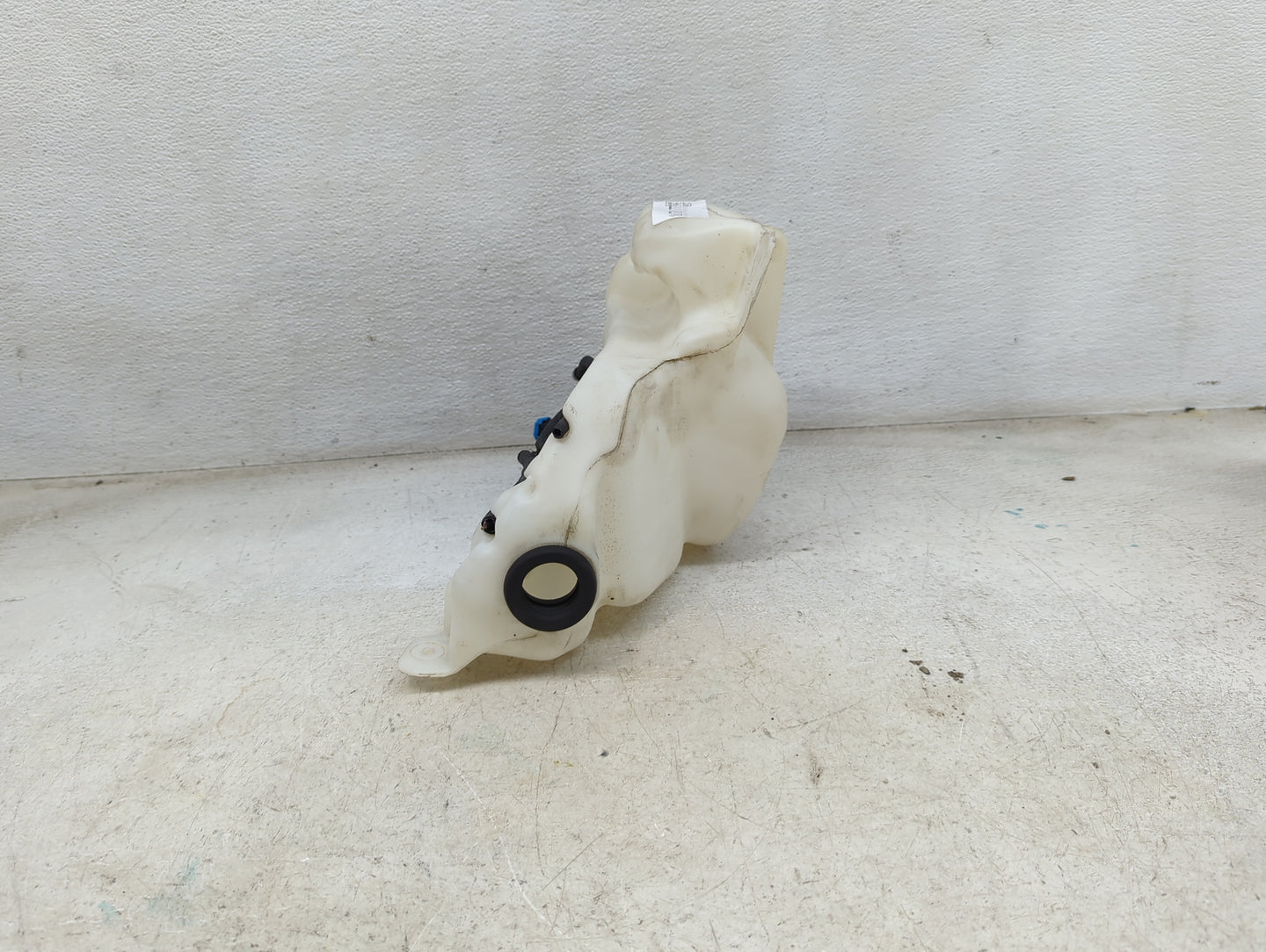 2013-2016 Chevrolet Malibu Windshield Washer Fluid Reservoir Bottle Oem 1474177 - Oemusedautoparts1.com