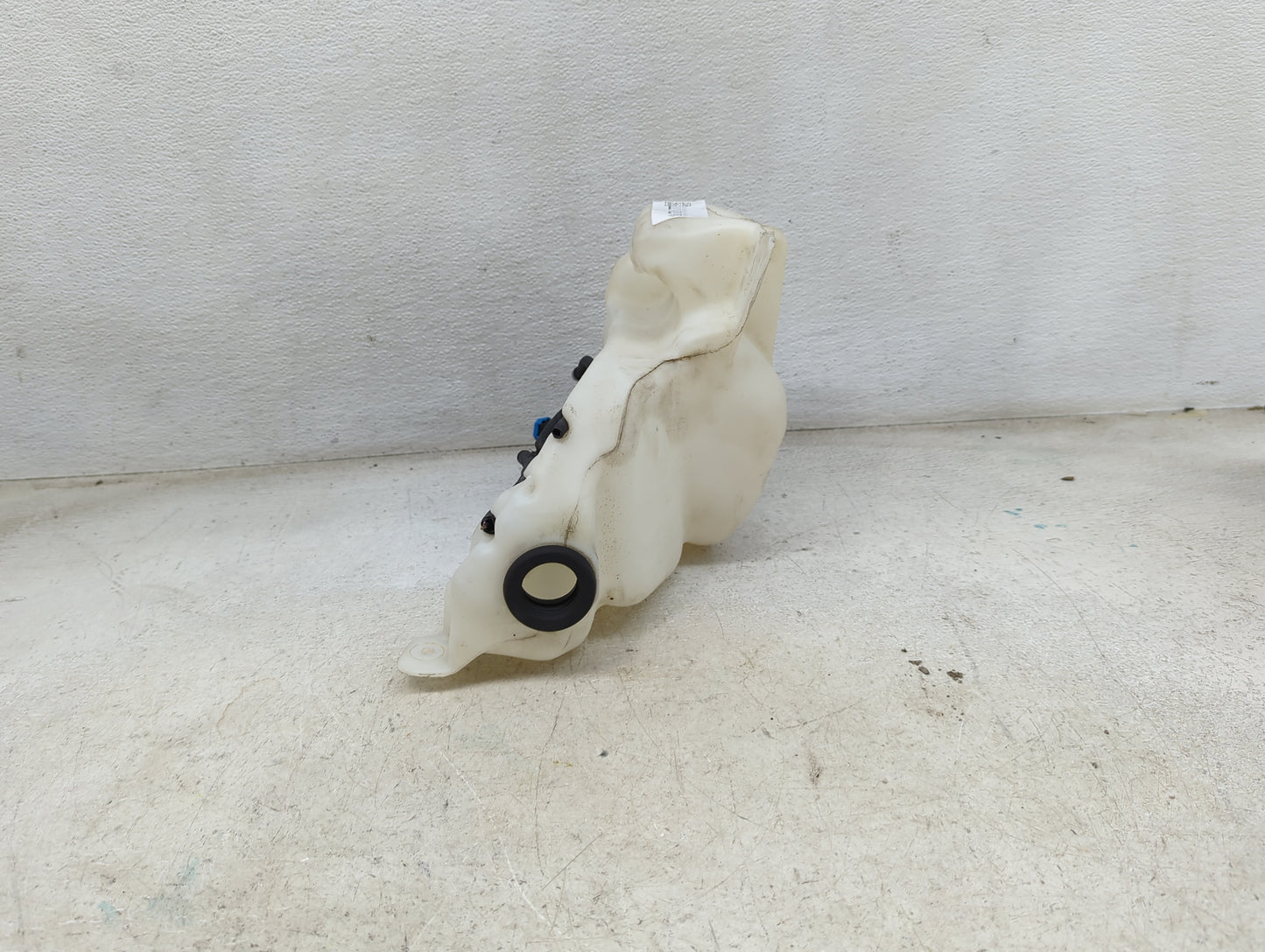 2013-2016 Chevrolet Malibu Windshield Washer Fluid Reservoir Bottle Oem 1474177 - Oemusedautoparts1.com