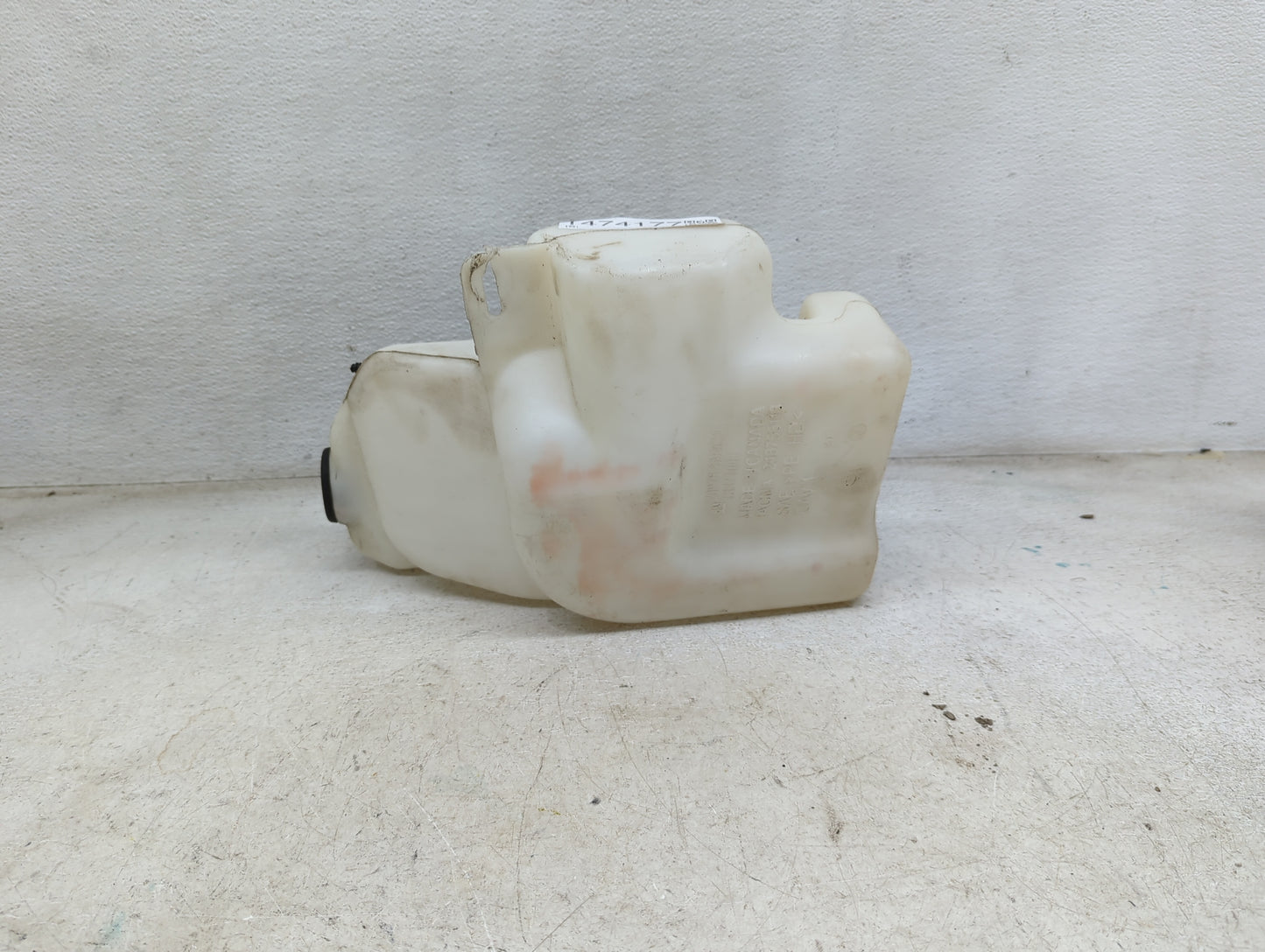 2013-2016 Chevrolet Malibu Windshield Washer Fluid Reservoir Bottle Oem 1474177 - Oemusedautoparts1.com