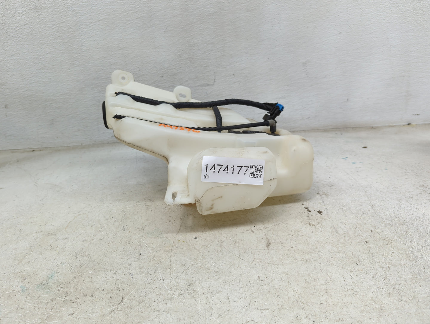 2013-2016 Chevrolet Malibu Windshield Washer Fluid Reservoir Bottle Oem 1474177 - Oemusedautoparts1.com