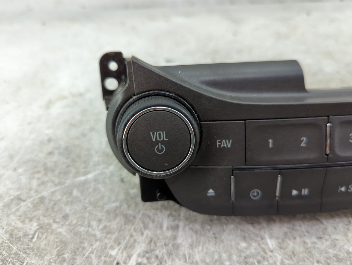 2013-2013 Chevrolet Malibu Radio Control Panel 1514299 - Oemusedautoparts1.com