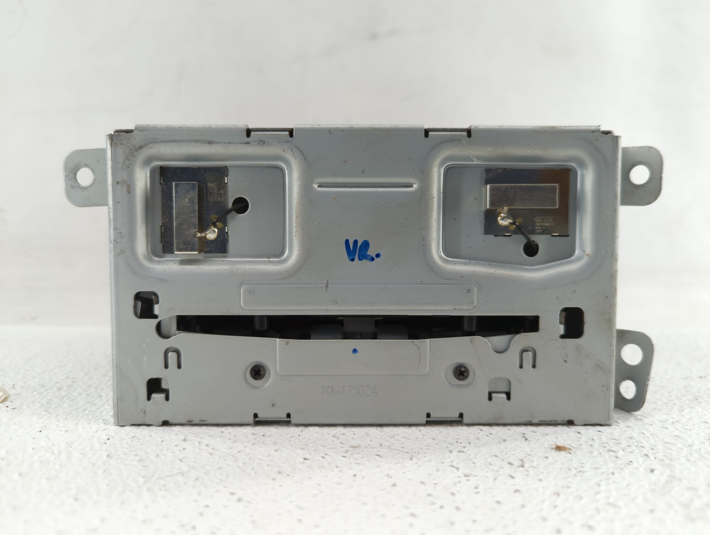 2013 Chevrolet Malibu Radio AM FM Cd Player Receiver Replacement P/N:22965236 23140543, 22980112, 22869142 Fits OEM Used Aut