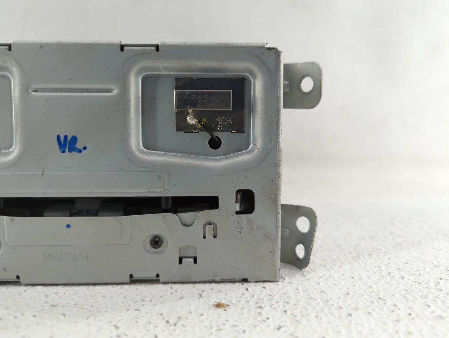 2013 Chevrolet Malibu Radio AM FM Cd Player Receiver Replacement P/N:22965236 23140543, 22980112, 22869142 Fits OEM Used Aut