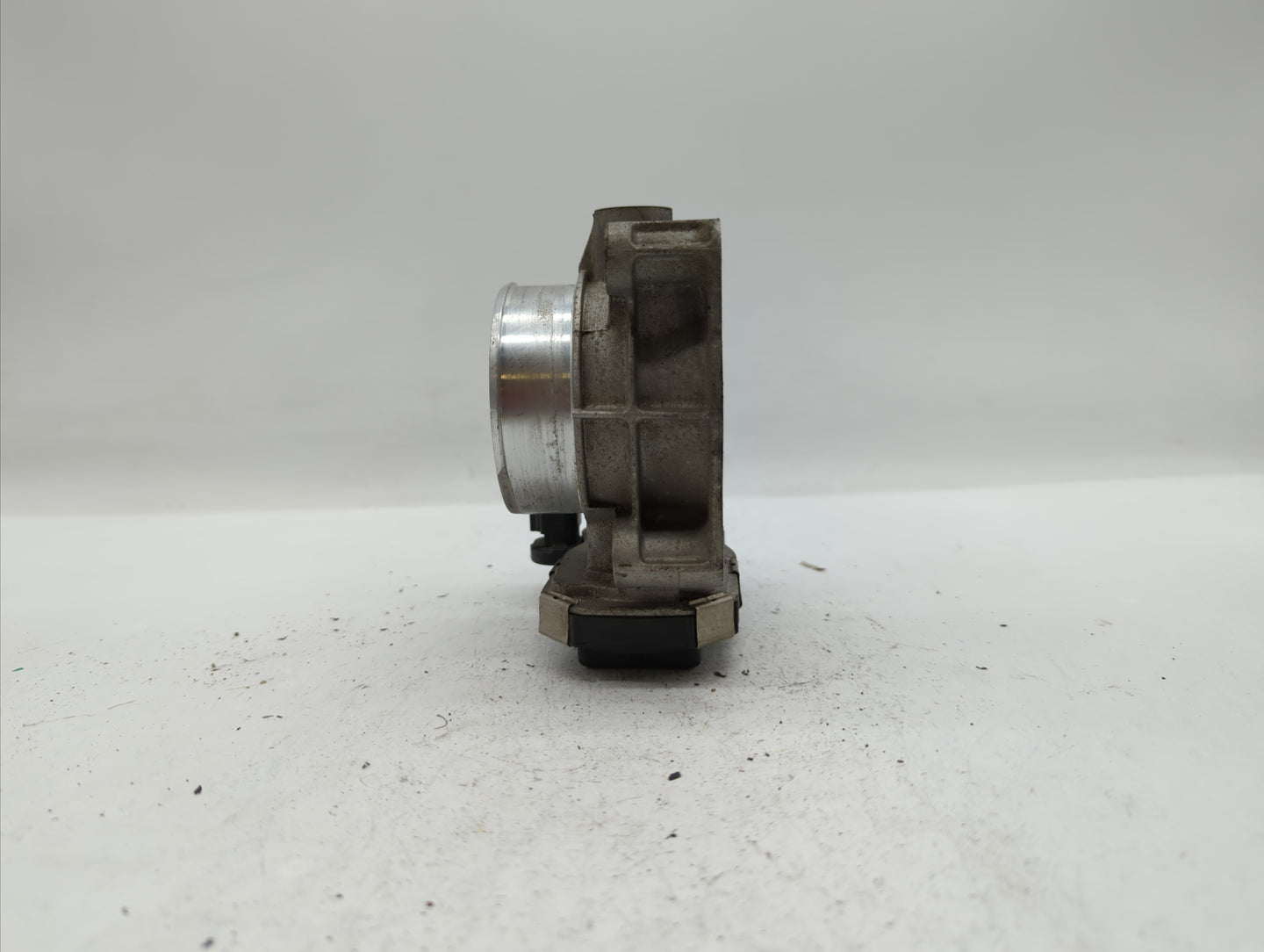 2013-2015 Chevrolet Malibu Throttle Body P/N:12627217DA 12669073DA Fits Fits 2013 2014 2015 2017 2018 OEM Used Auto Parts - 