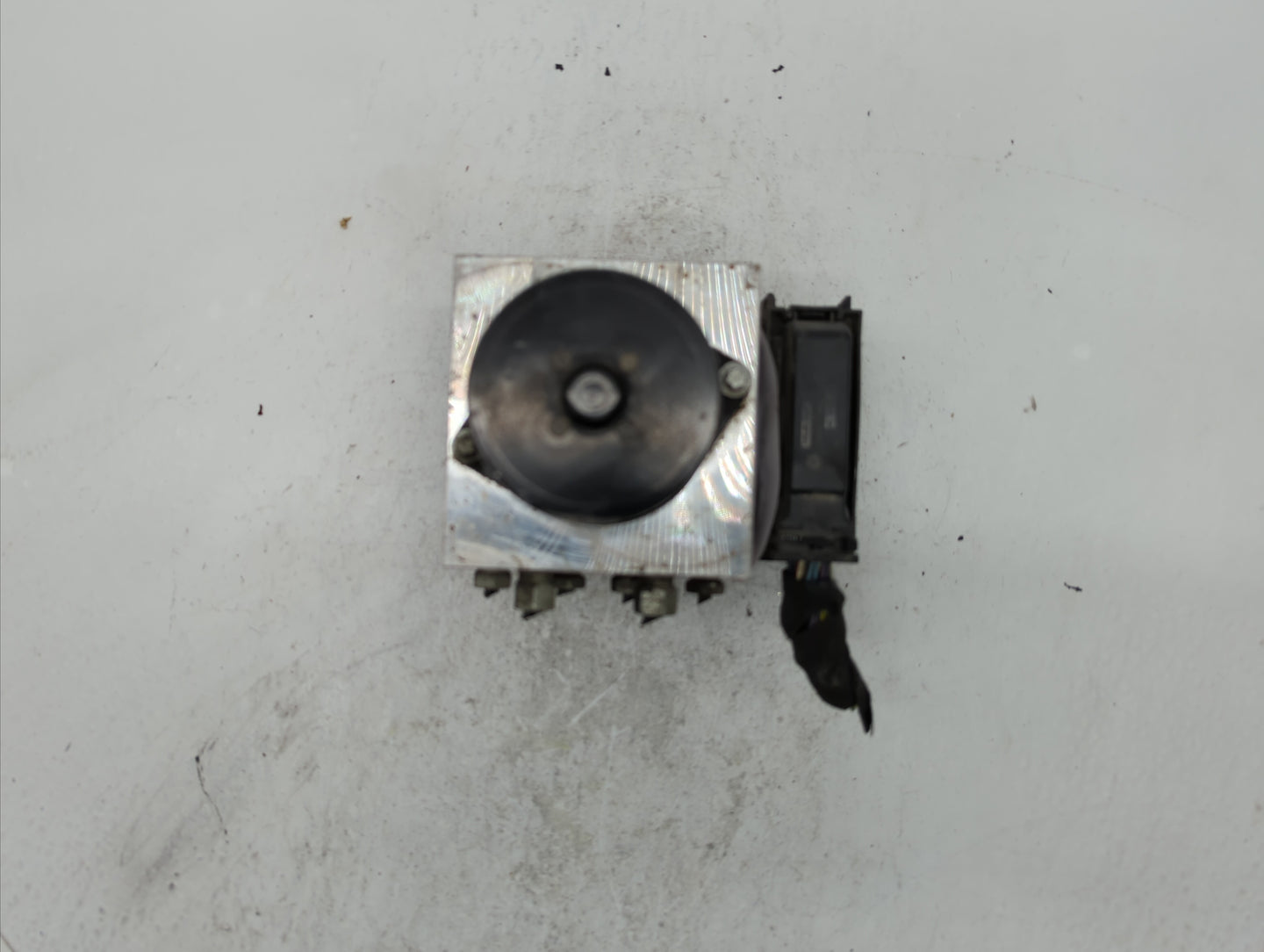 2013-2016 Chevrolet Malibu ABS Pump Control Module Replacement P/N:22973923 22827930, 22888501 Fits Fits 2012 2013 2014 2015