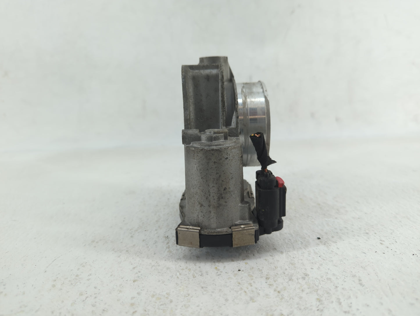 2013-2015 Chevrolet Malibu Throttle Body P/N:12627217DA 12669073DA Fits Fits 2013 2014 2015 2017 2018 OEM Used Auto Parts - 