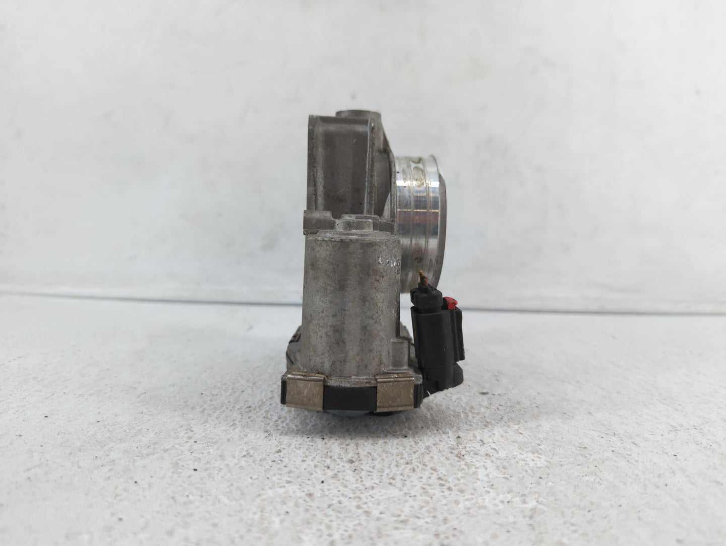 2013-2015 Chevrolet Malibu Throttle Body P/N:12670839AA 12627217DA, 12669073DA Fits Fits 2013 2014 2015 2017 2018 OEM Used A