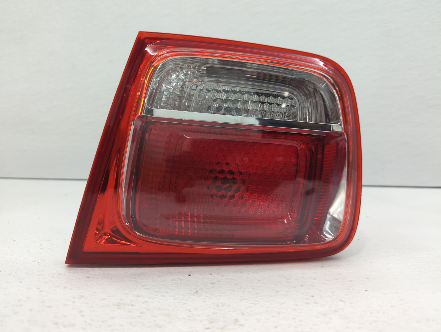 2013-2016 Chevrolet Malibu Tail Light Assembly Passenger Right OEM P/N:22907312 22871116 Fits Fits 2013 2014 2015 2016 OEM U