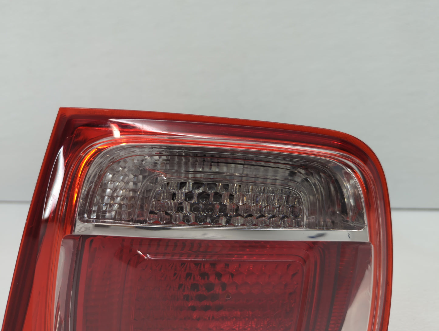 2013-2016 Chevrolet Malibu Tail Light Assembly Passenger Right OEM P/N:22907312 22871116 Fits Fits 2013 2014 2015 2016 OEM U