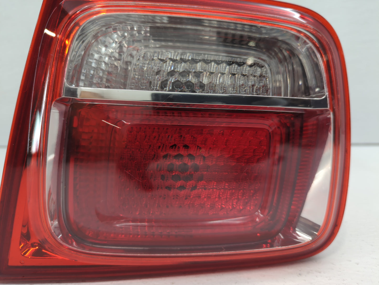 2013-2016 Chevrolet Malibu Tail Light Assembly Passenger Right OEM P/N:22907312 22871116 Fits Fits 2013 2014 2015 2016 OEM U