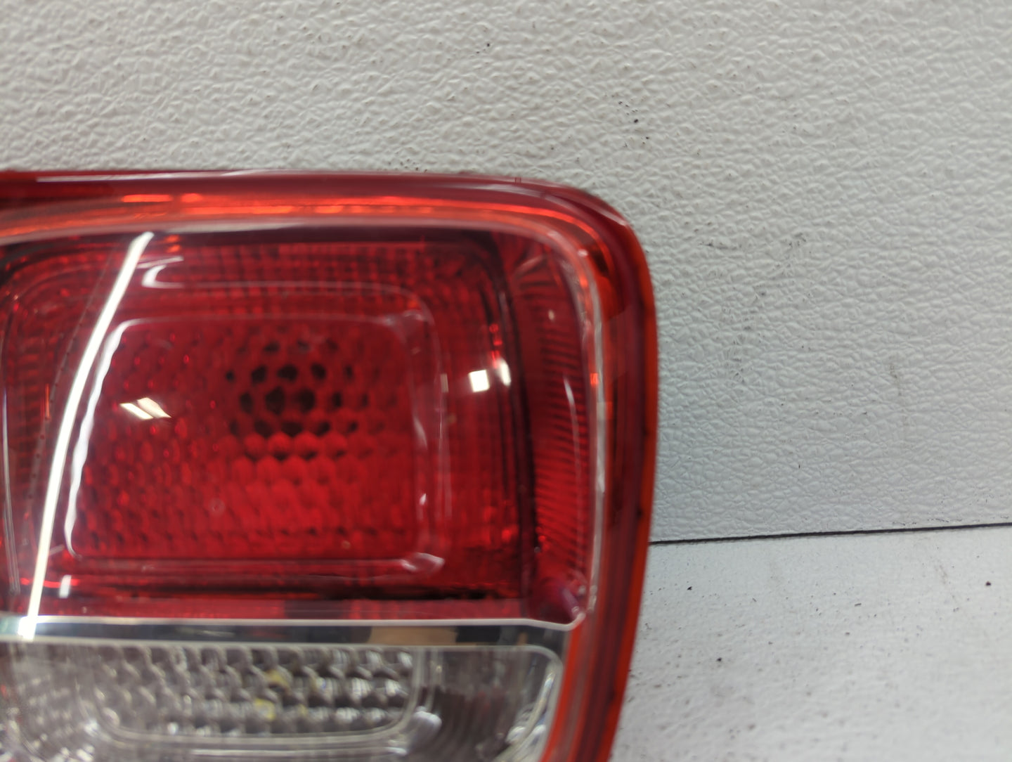 2013-2016 Chevrolet Malibu Tail Light Assembly Driver Left OEM P/N:22907311 Fits Fits 2013 2014 2015 2016 OEM Used Auto Part