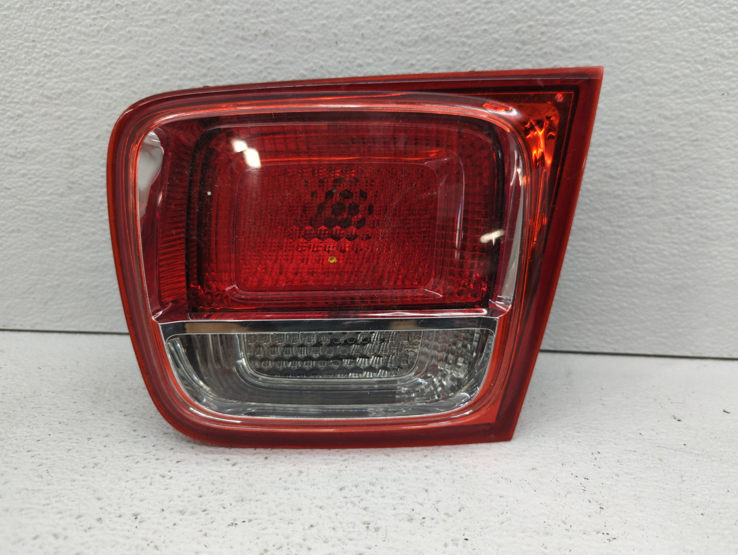 2013-2016 Chevrolet Malibu Tail Light Assembly Passenger Right OEM P/N:22907312 22871116 Fits Fits 2013 2014 2015 2016 OEM U
