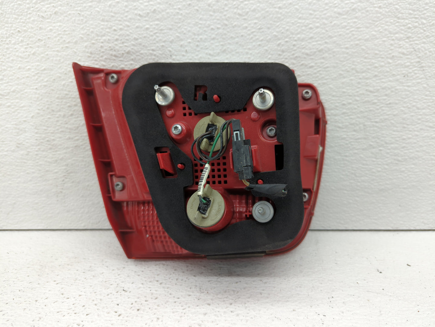 2013-2016 Chevrolet Malibu Tail Light Assembly Passenger Right OEM P/N:22907312 22871116 Fits Fits 2013 2014 2015 2016 OEM U