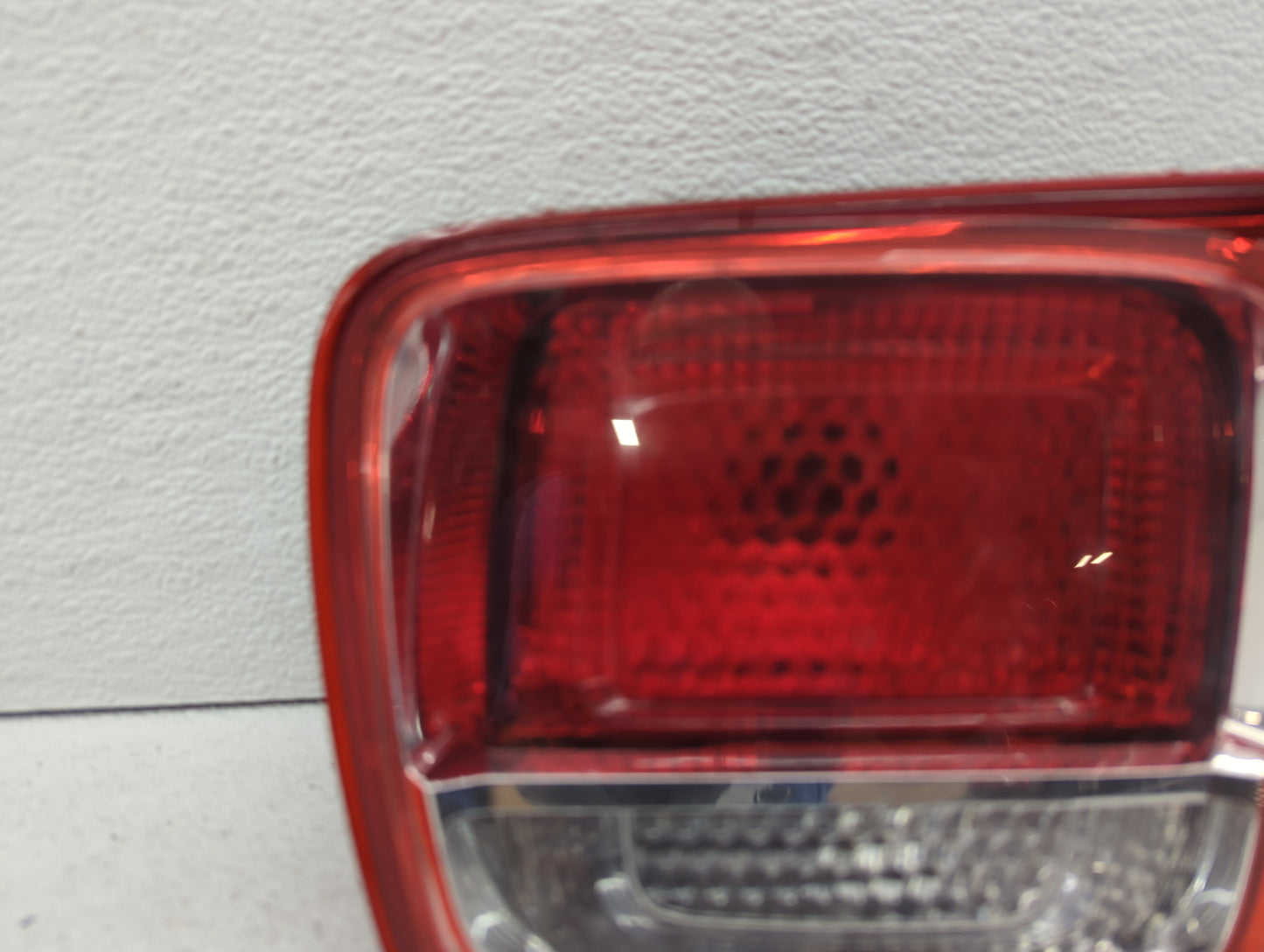 2013-2016 Chevrolet Malibu Tail Light Assembly Passenger Right OEM P/N:22907312 22871116 Fits Fits 2013 2014 2015 2016 OEM U