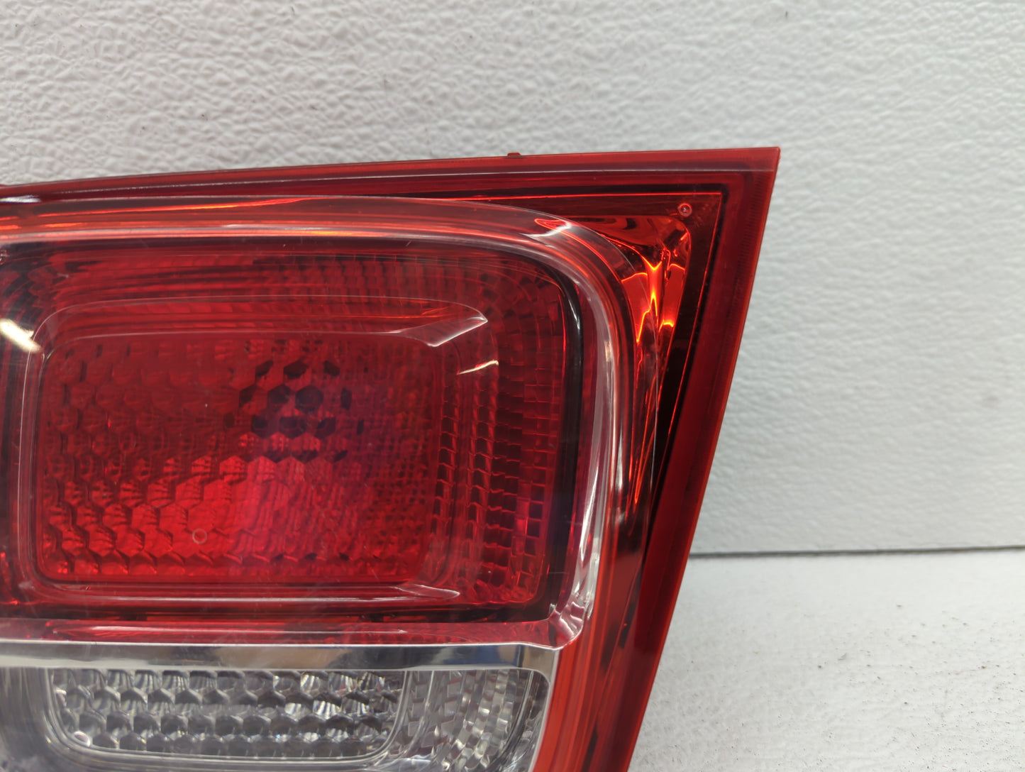 2013-2016 Chevrolet Malibu Tail Light Assembly Passenger Right OEM P/N:22907312 22871116 Fits Fits 2013 2014 2015 2016 OEM U