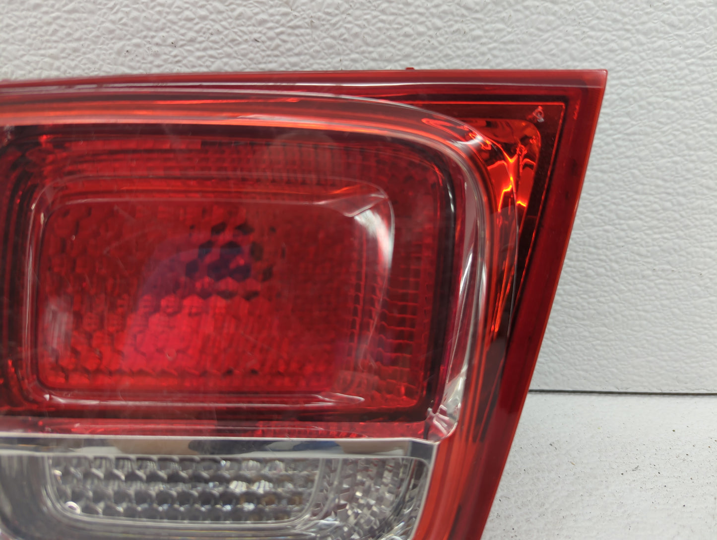 2013-2016 Chevrolet Malibu Tail Light Assembly Passenger Right OEM P/N:22907312 22871116 Fits Fits 2013 2014 2015 2016 OEM U