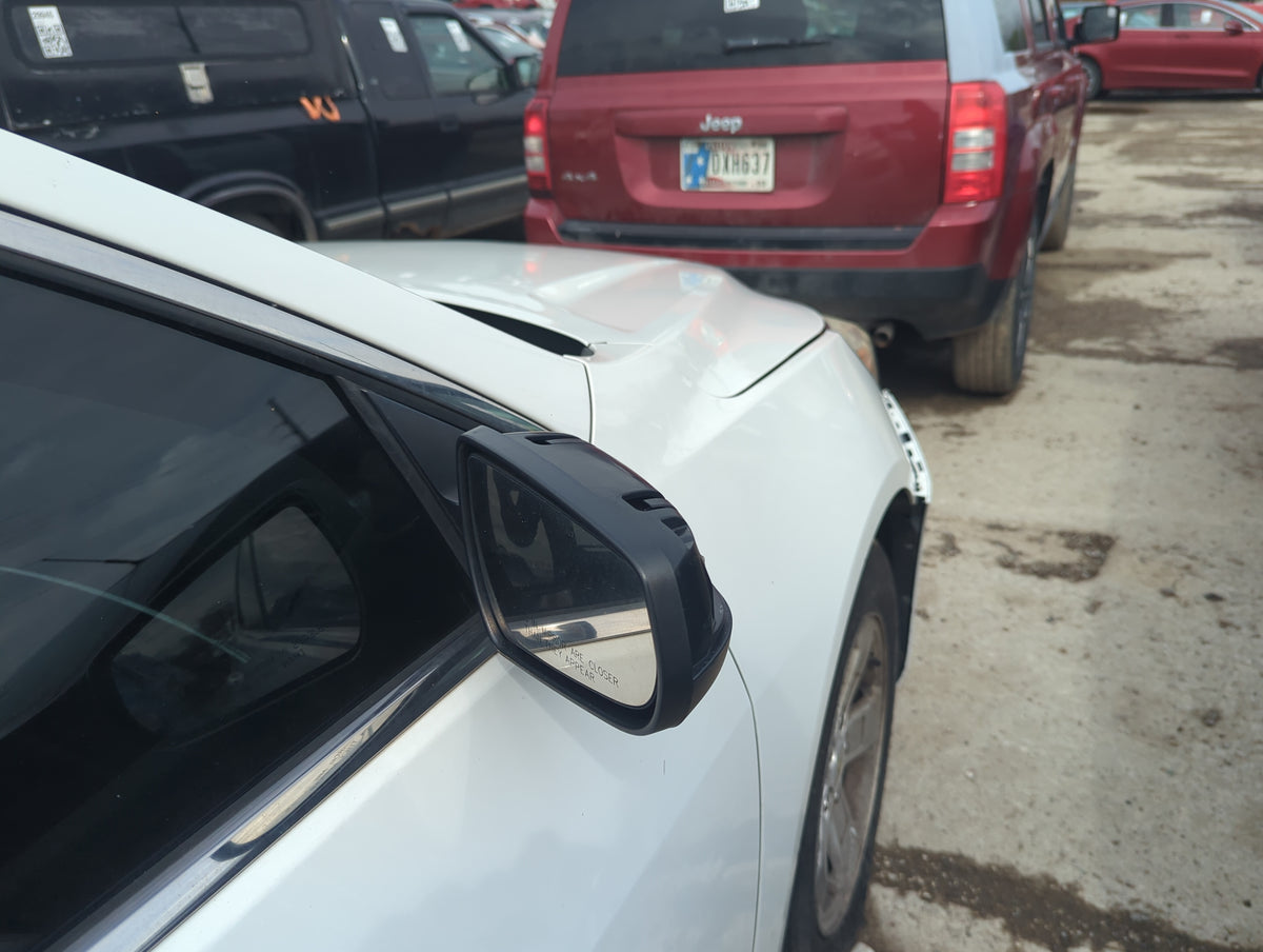 2013 Chevrolet Malibu Passenger Side View Mirror - Right Door Mirror OEM Used - Oemusedautoparts1.com